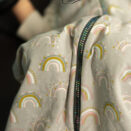 Saarelii_holzknopf_Schlafsack_Detail Kopie