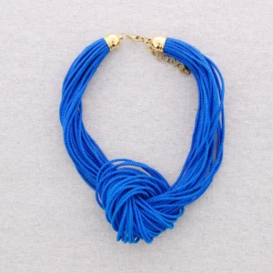 Mehrreihige, elastische Kette mit Knoten in Blau