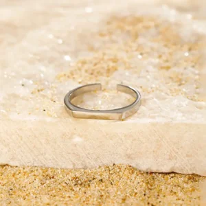 geometrischer Ring in Silber